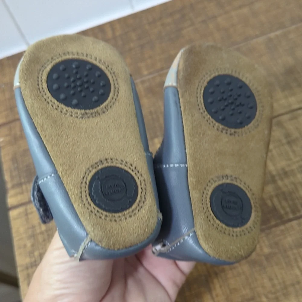 Rare Like New Lucie And Luca Crib Stretch Leather Gray Mouse Kids Shoes